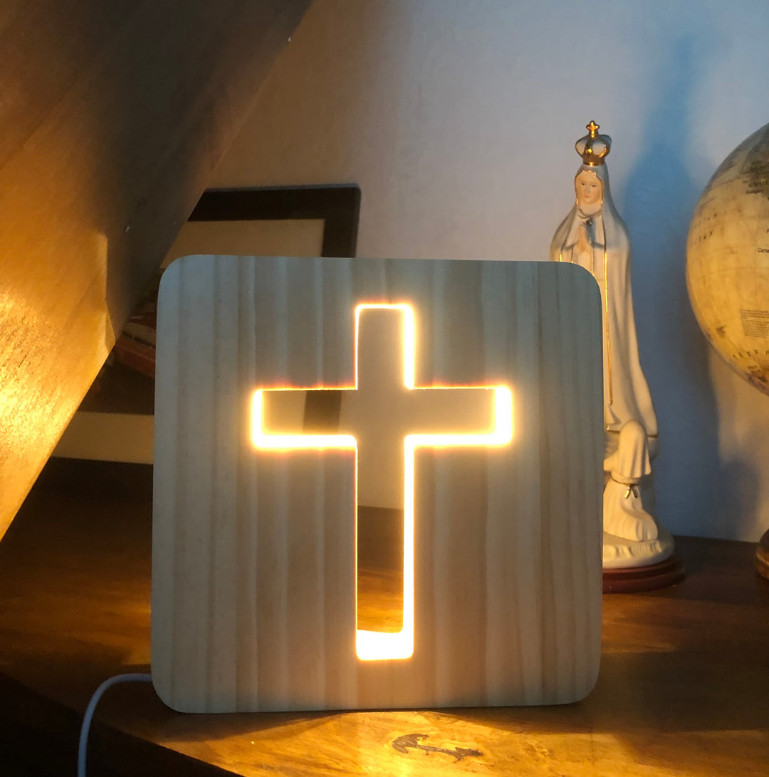 Lampe chrétienne en bois 